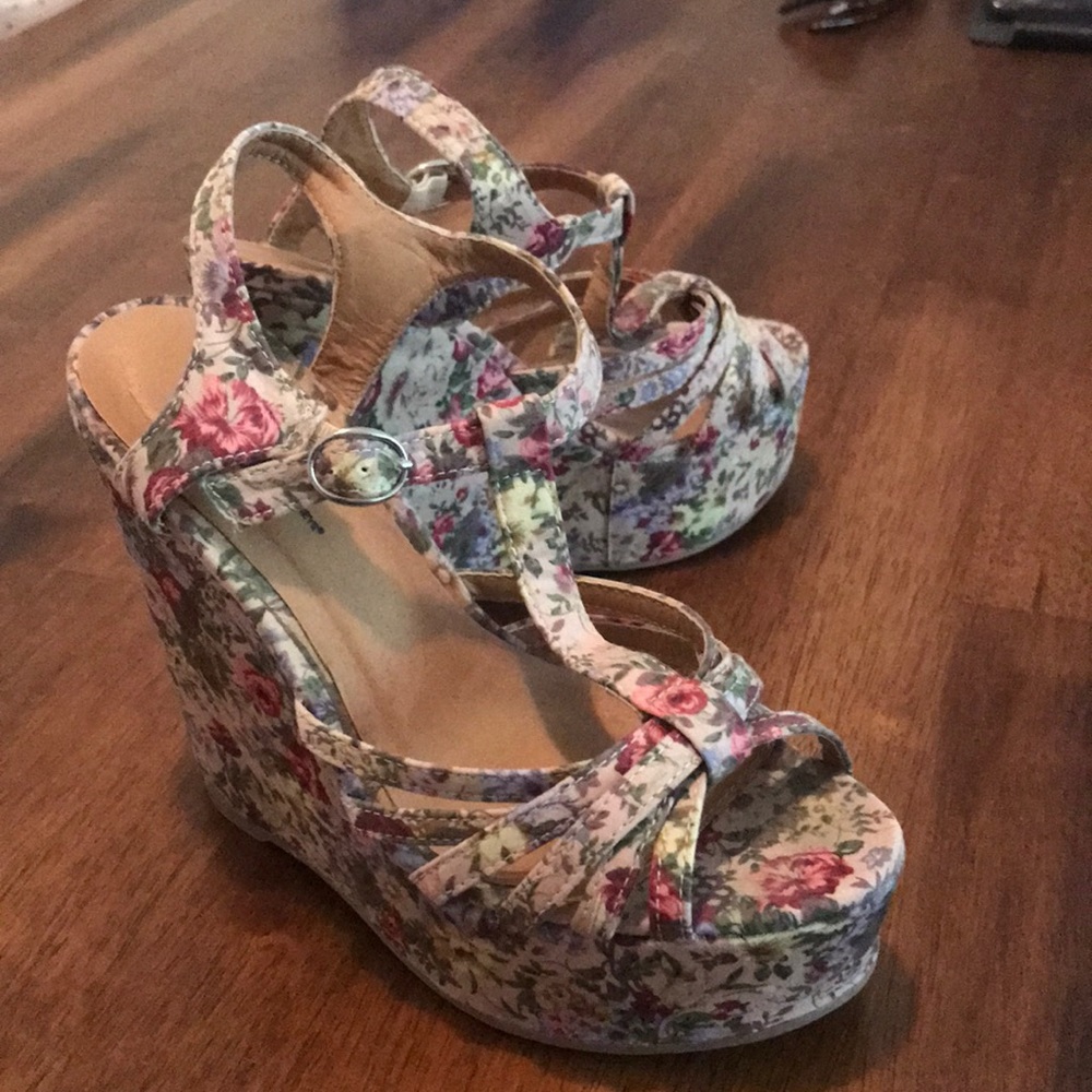 Shï Floral Wedges